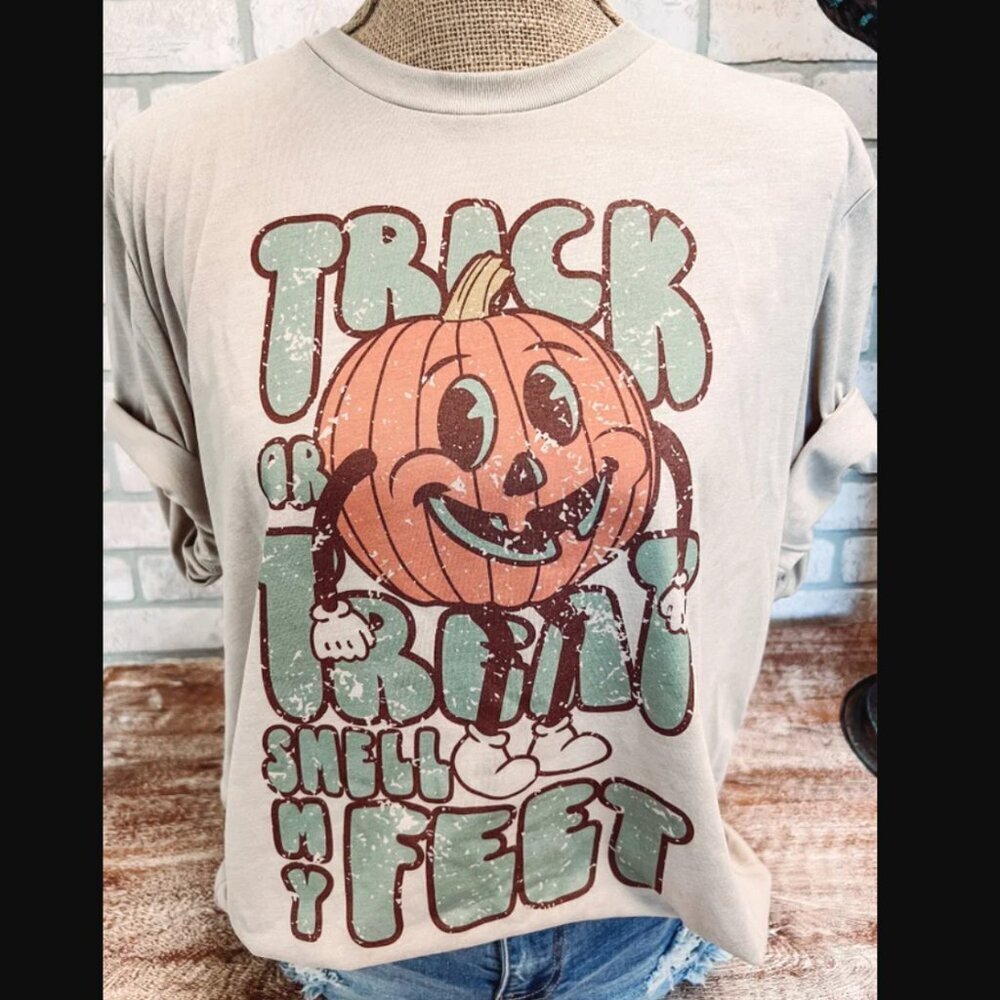 NWT Trick Or Treat Smell My Feet Tshirt